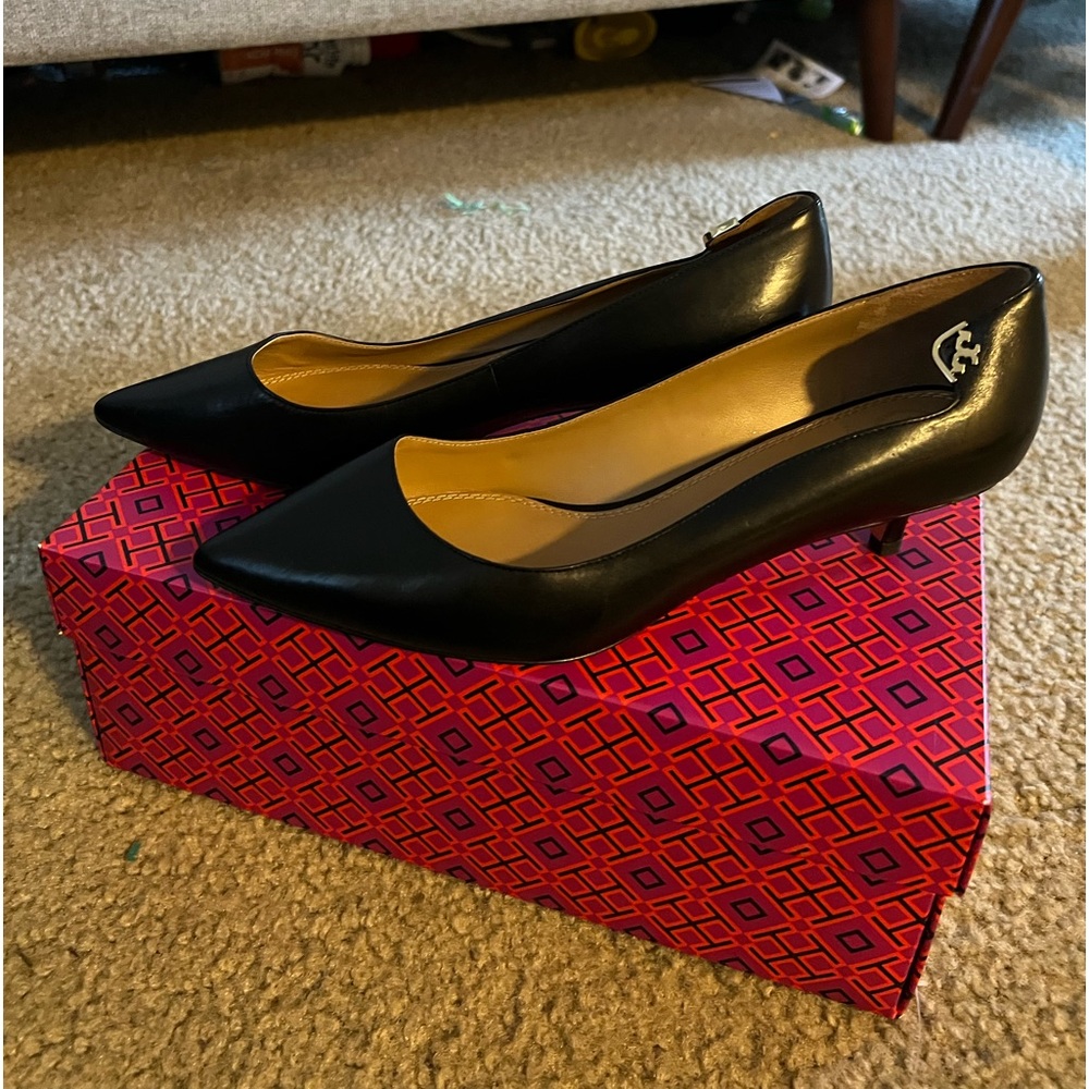 Tory Burch Elizabeth 40MM Pump Baby Calf | Size 9.5 | Black | Style No. 32453